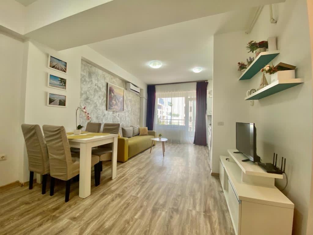 Apartament Summerland Mamaia Nord Екстериор снимка