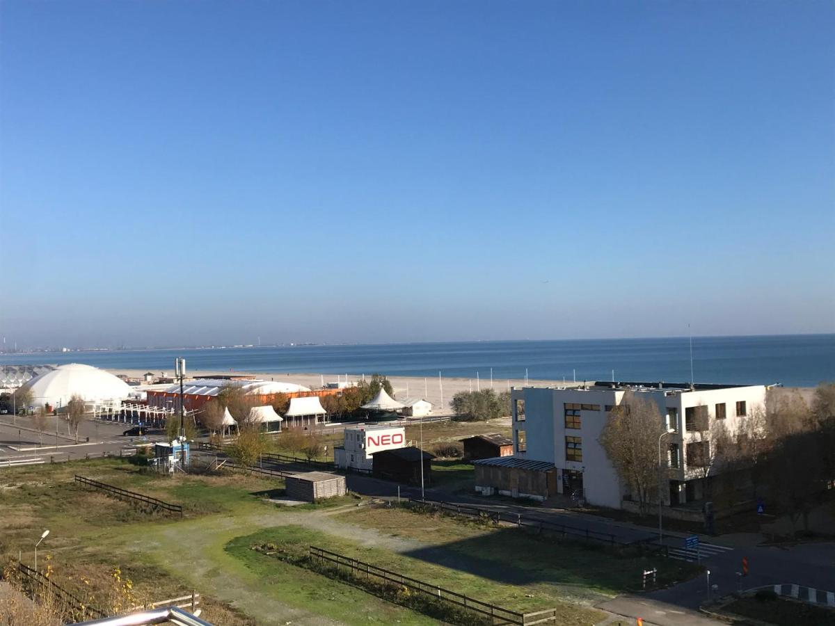 Apartament Summerland Mamaia Nord Екстериор снимка