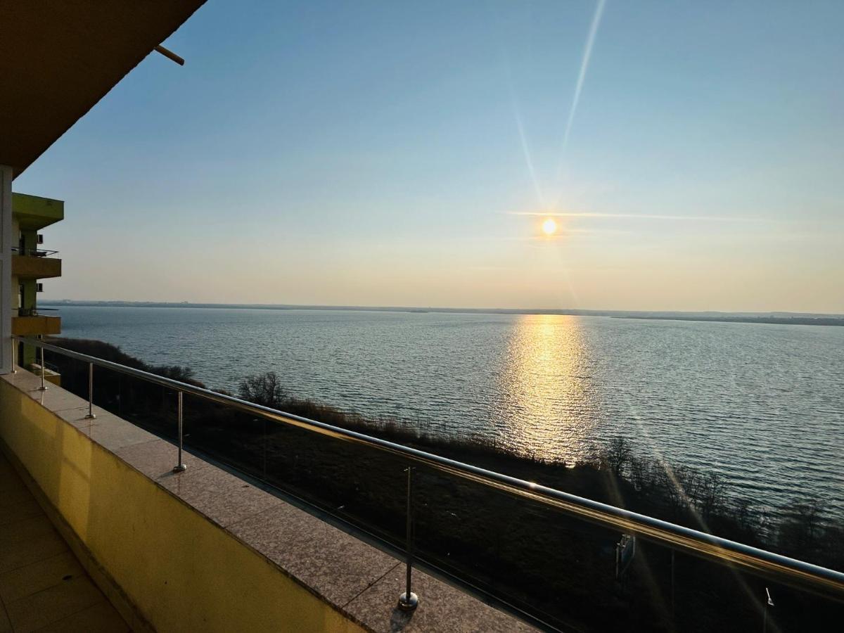 Apartament Summerland Mamaia Nord Екстериор снимка