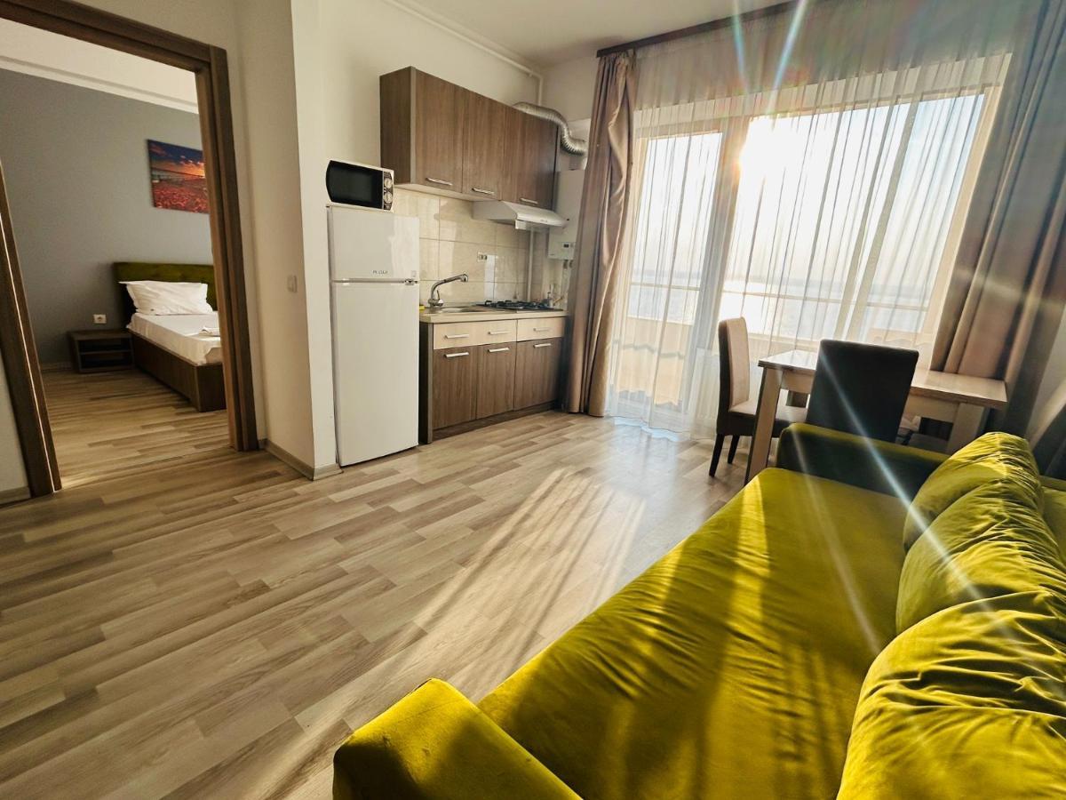 Apartament Summerland Mamaia Nord Екстериор снимка