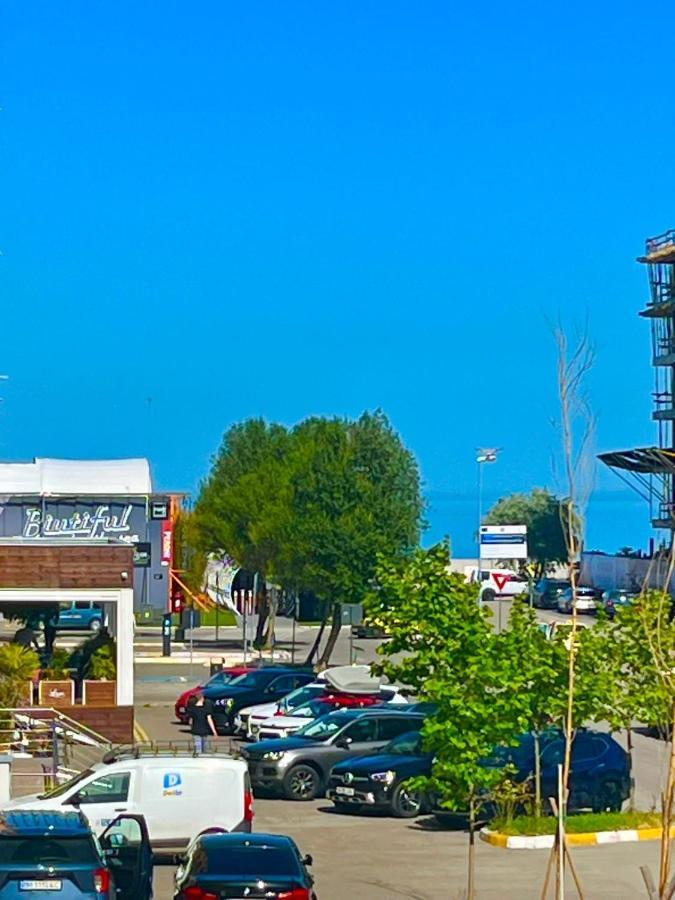 Apartament Summerland Mamaia Nord Екстериор снимка